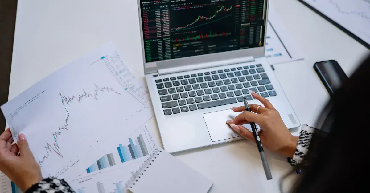 How to Invest $10,000 in Different Stocks